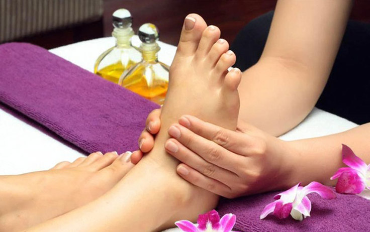 A combination of fractionated coconut oil and a blend of DoTERRA essential oils will soothe sore feet, reduce risk of fungal infections, alleviate foot odor, reduce inflammation, stimulate the immune system, and leave your feet feeling minty-fresh!